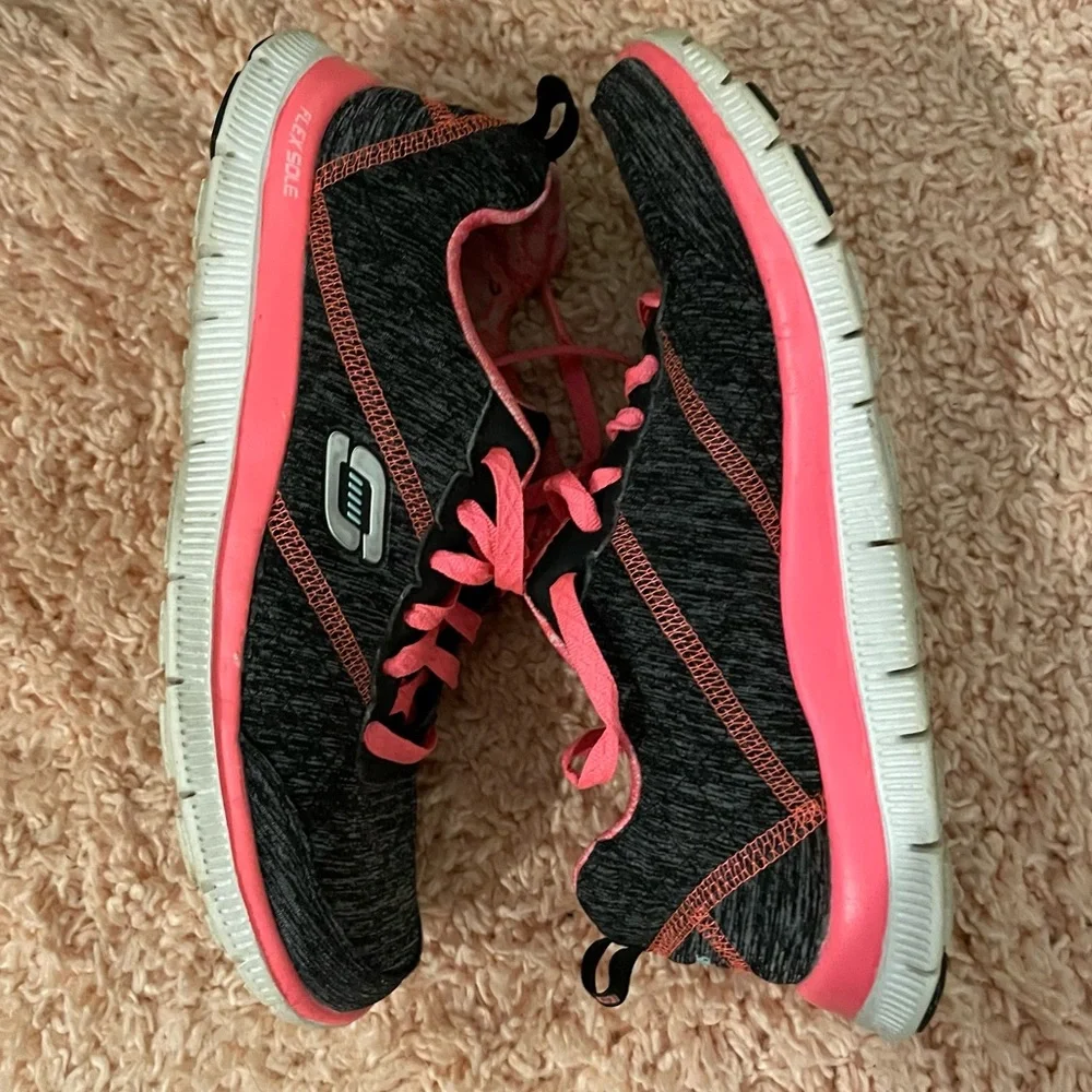 SKECHERS®! LiteWeight Air Cooled Memory Foam Sneakers Size 6.5 - Picture 6 of 16